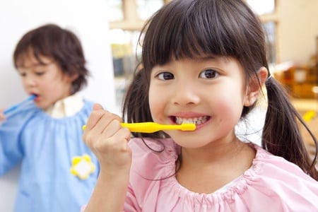 39873856 S toddler kid child brushing teeth